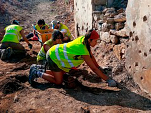 064 Dig the Spanish Civil War and the medieval town of Belchite Spain